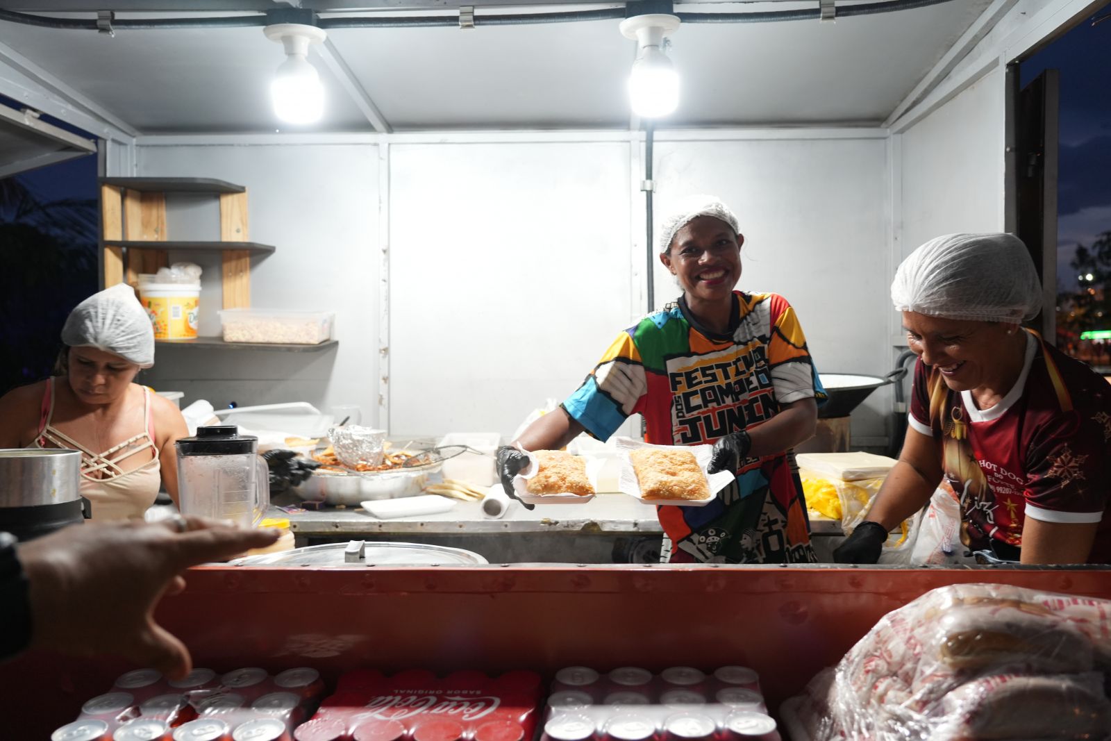 Diversos produtos alimentícios foram opções de compra para o público