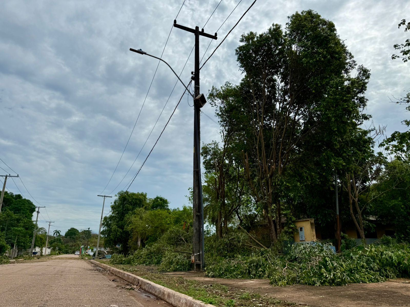 Emdur esteve no distrito restabelecendo pontos afetados pelos temporais